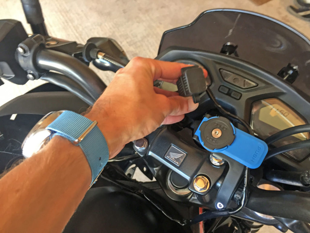 Tuto : installer une prise USB sur sa moto
